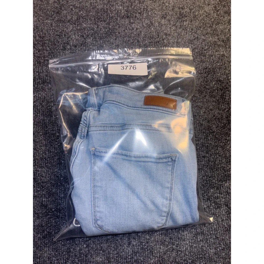 Abercrombie & Fitch Jeans Women's‎ 2R Blue Denim Harper Low Rise Ankle Raw Hem